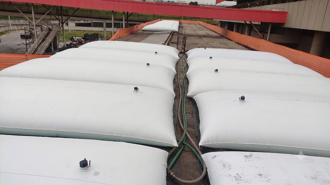 Prova de carga em laje de concreto com bags de água